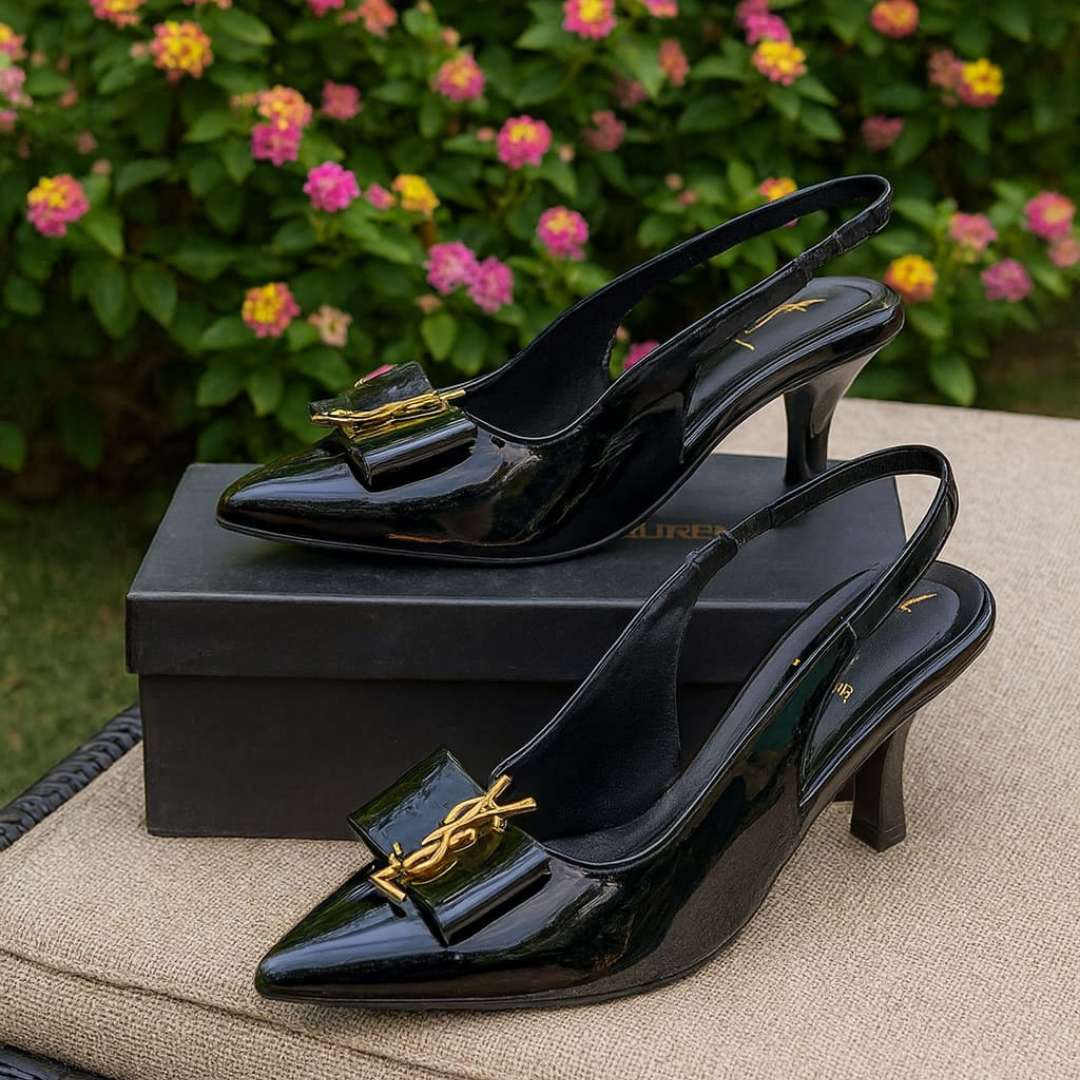Elegant Black Kitten Heel Shoes For Women – 2.5 Inch Heels With Gold Buckle And Elastic Band Closure For Stylish Comfort And Perfect Fit